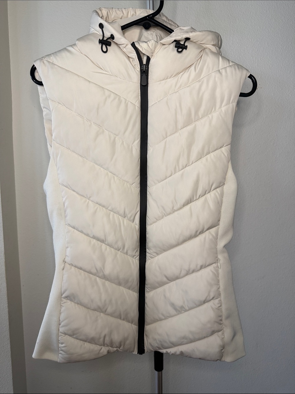 Zara Women's Ivory Quilted-side Hooded Puffer Vest